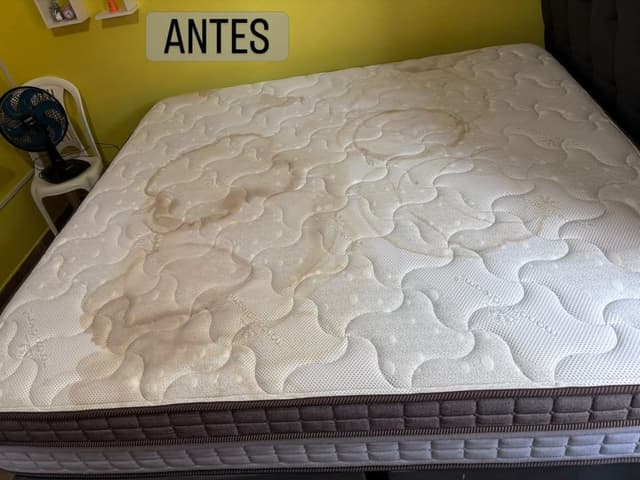 Antes - Sofá com sujeira acumulada